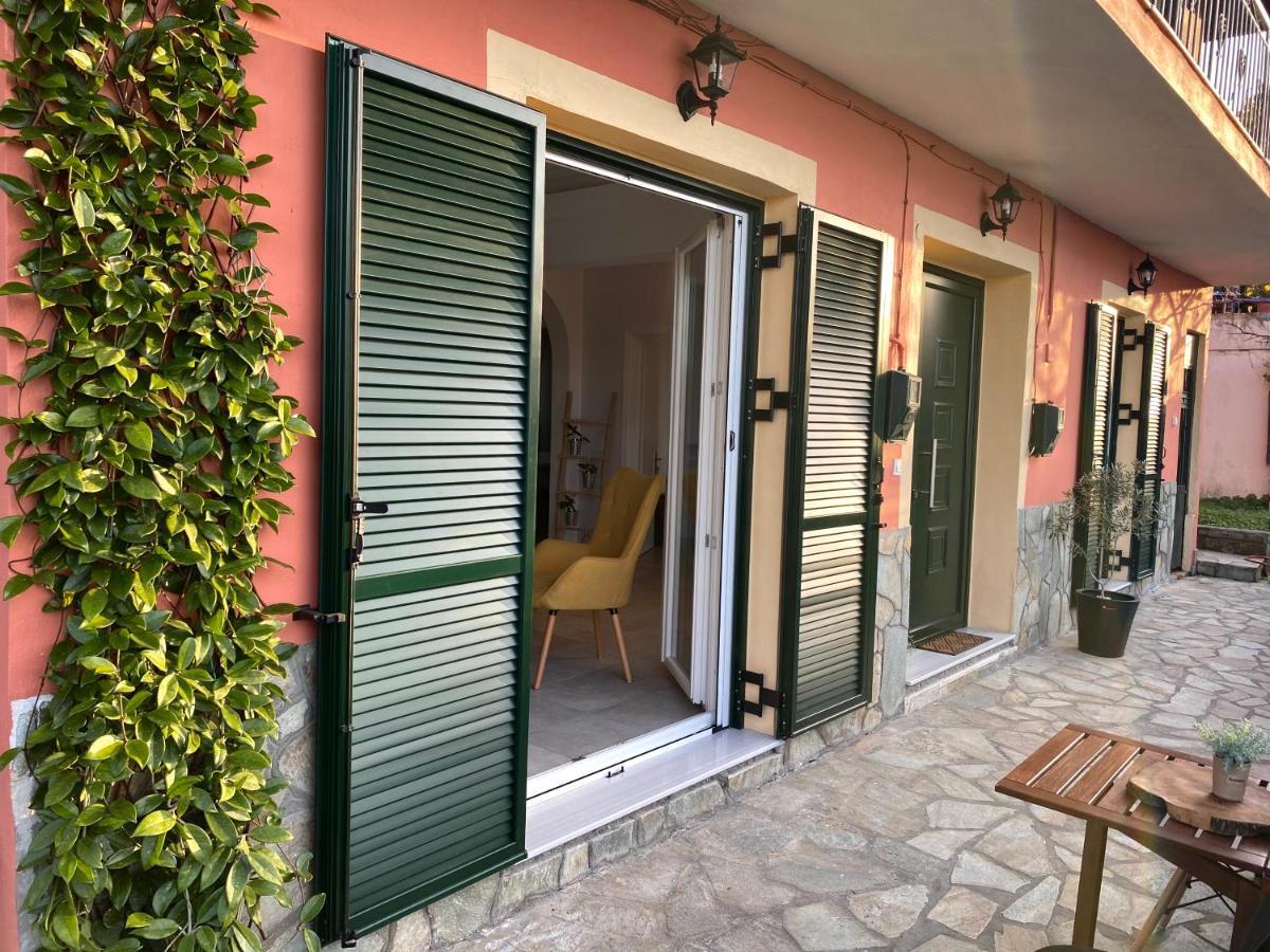 Coralli Pentati 2 Dimitris Apartments Bagian luar foto